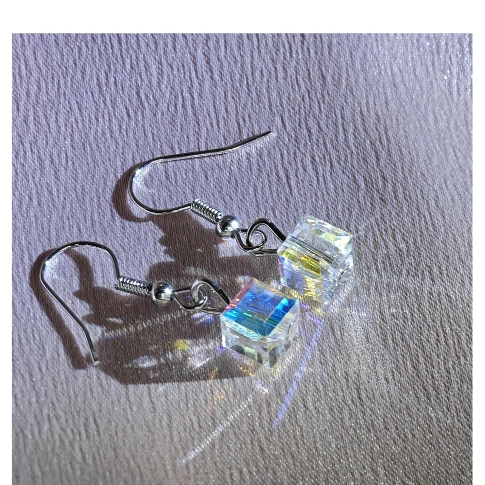 Elegant Silver Northern Lights Crystal Cube Earrings - Picture 4 of 5